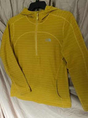 The North Face Womens Sz XL 1/4 Zip Pullover Fleece Hoodie. Gold.